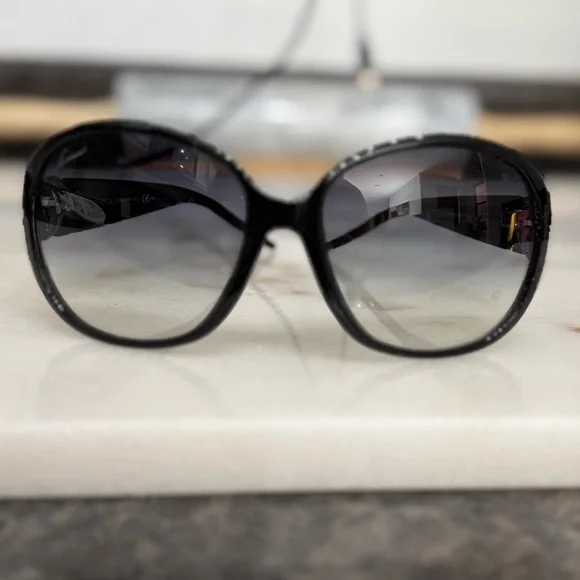 Gucci | Accessories | Gucci Black Oversized Sunglasses With  display picture 1
